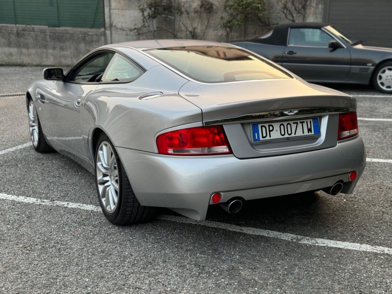 Aston Martin V12 Vanquish Coupé