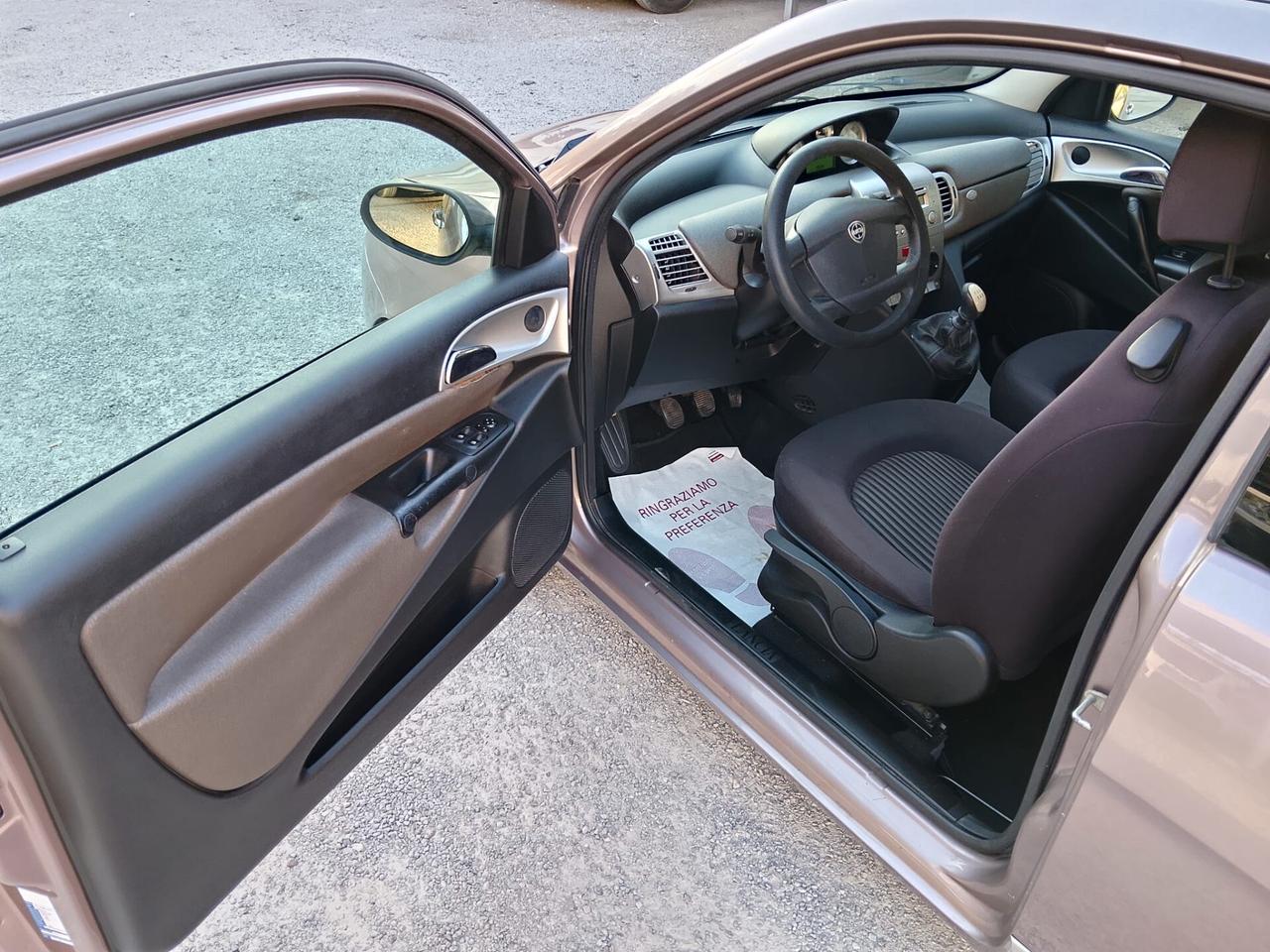 Lancia Ypsilon 1.2 Oro PARI AL NUOVO LEGGI