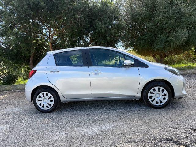 TOYOTA Yaris 1.0 5 porte LOUNGE