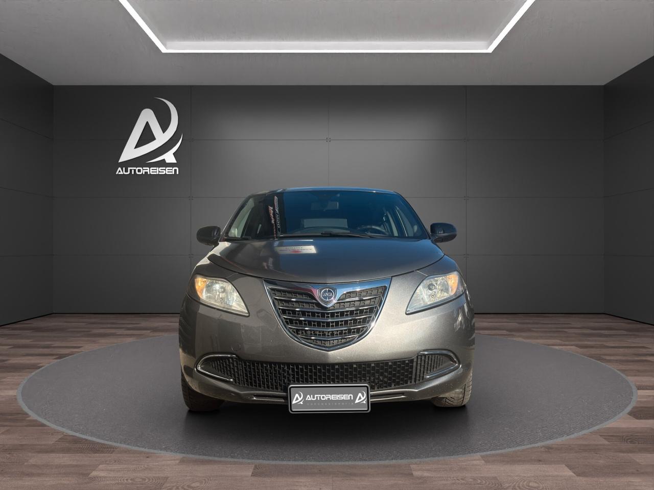 Lancia Ypsilon 1.2 69 CV 5 porte Silver ADATTA NEOPATENTATI