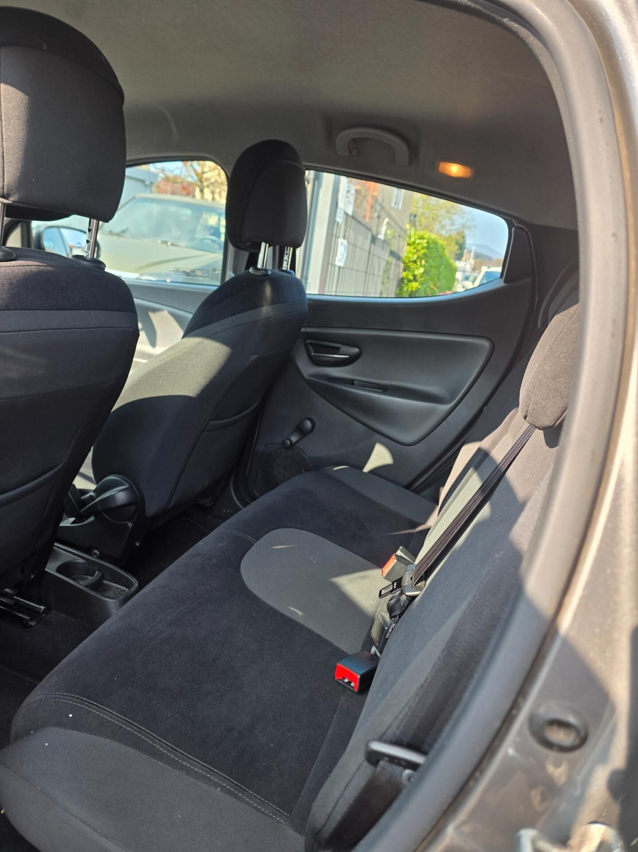 Lancia Ypsilon 1.2 69 CV 5 porte S&S Platinum