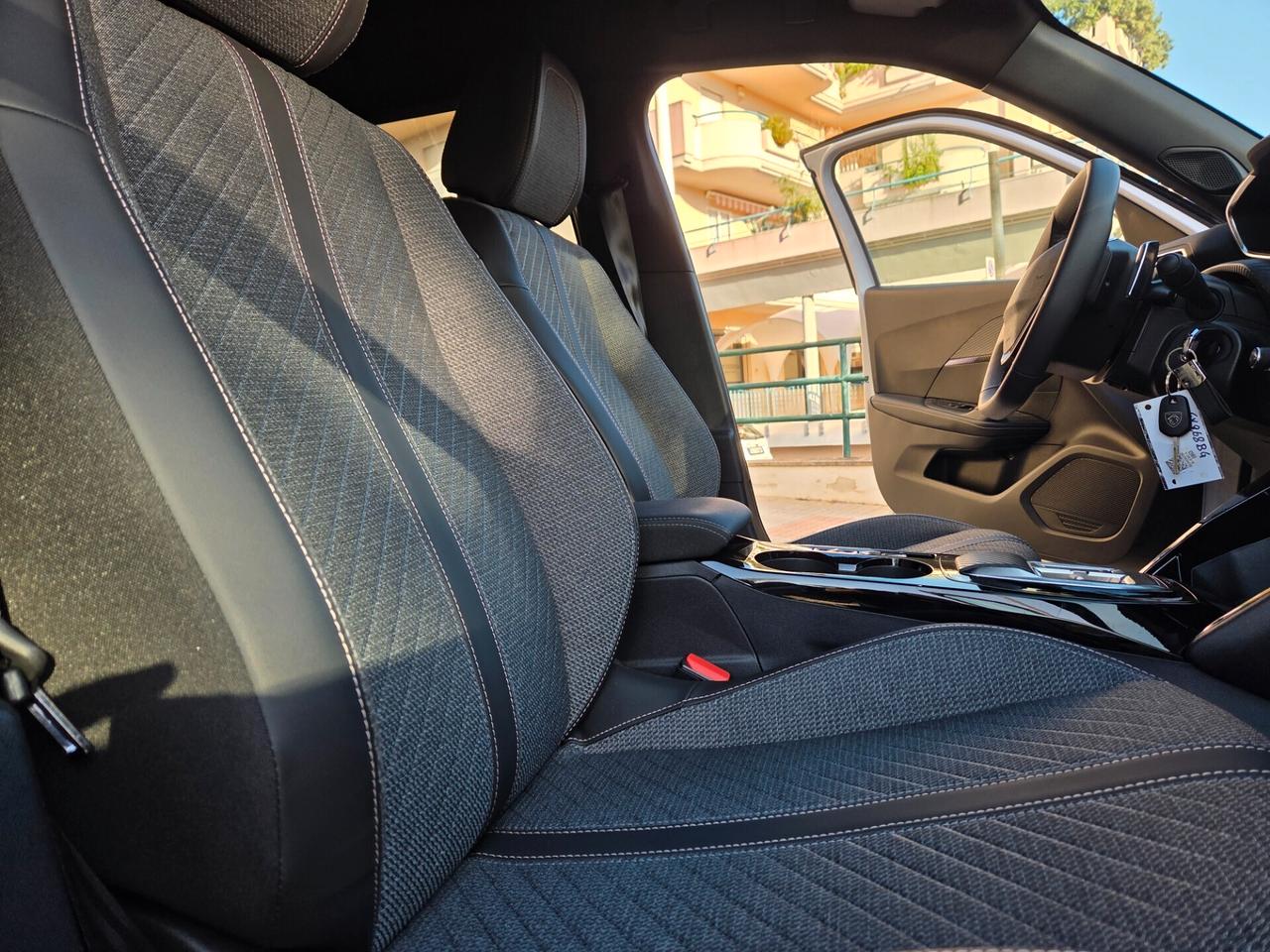 Peugeot 2008 PureTech 1.2 130 cv automatica