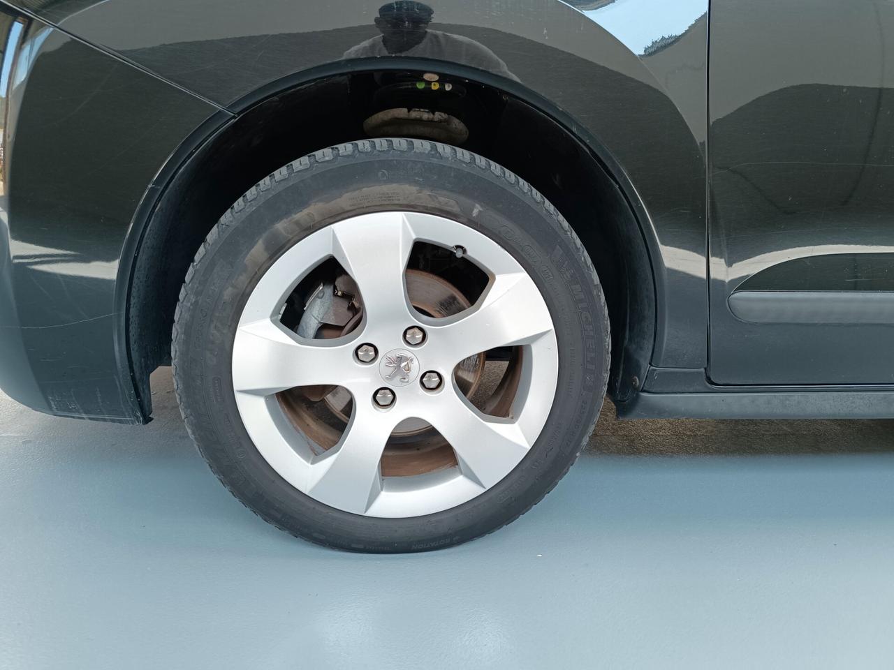 Peugeot 3008 1.6 HDi 115CV Business