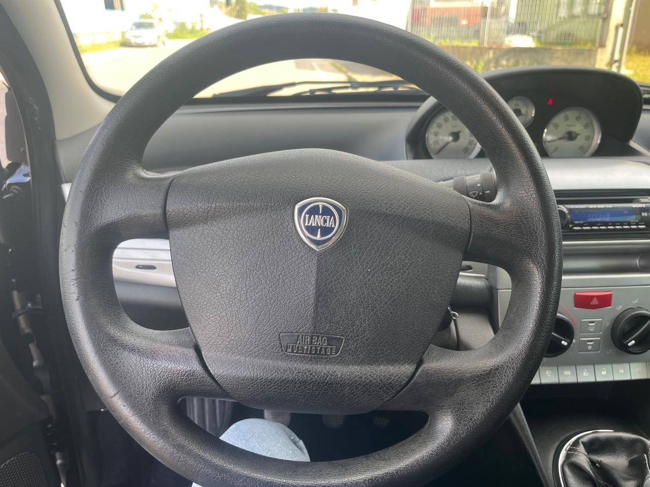 Lancia Ypsilon 1.2 69 CV Platinum 200.000 KM