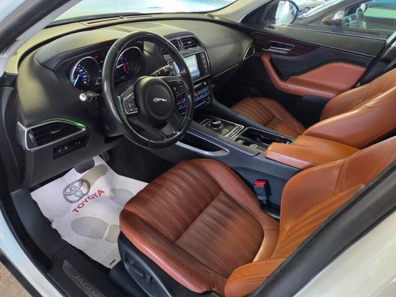 Jaguar F-Pace (X761) 2.0 D 180 CV AWD aut. Portfolio