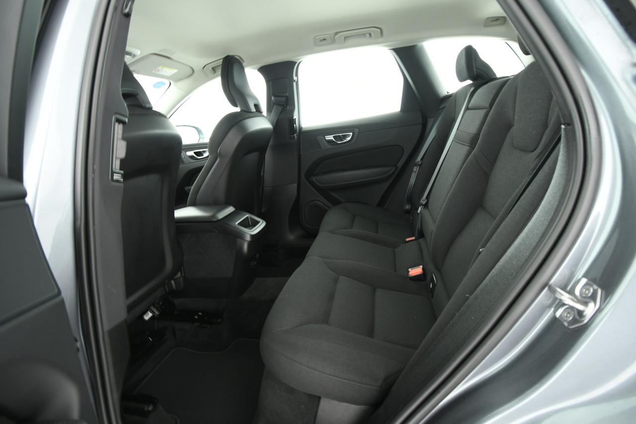 VOLVO XC60 2.0 b4 Momentum Pro awd auto CAMERA+APP CONNECT