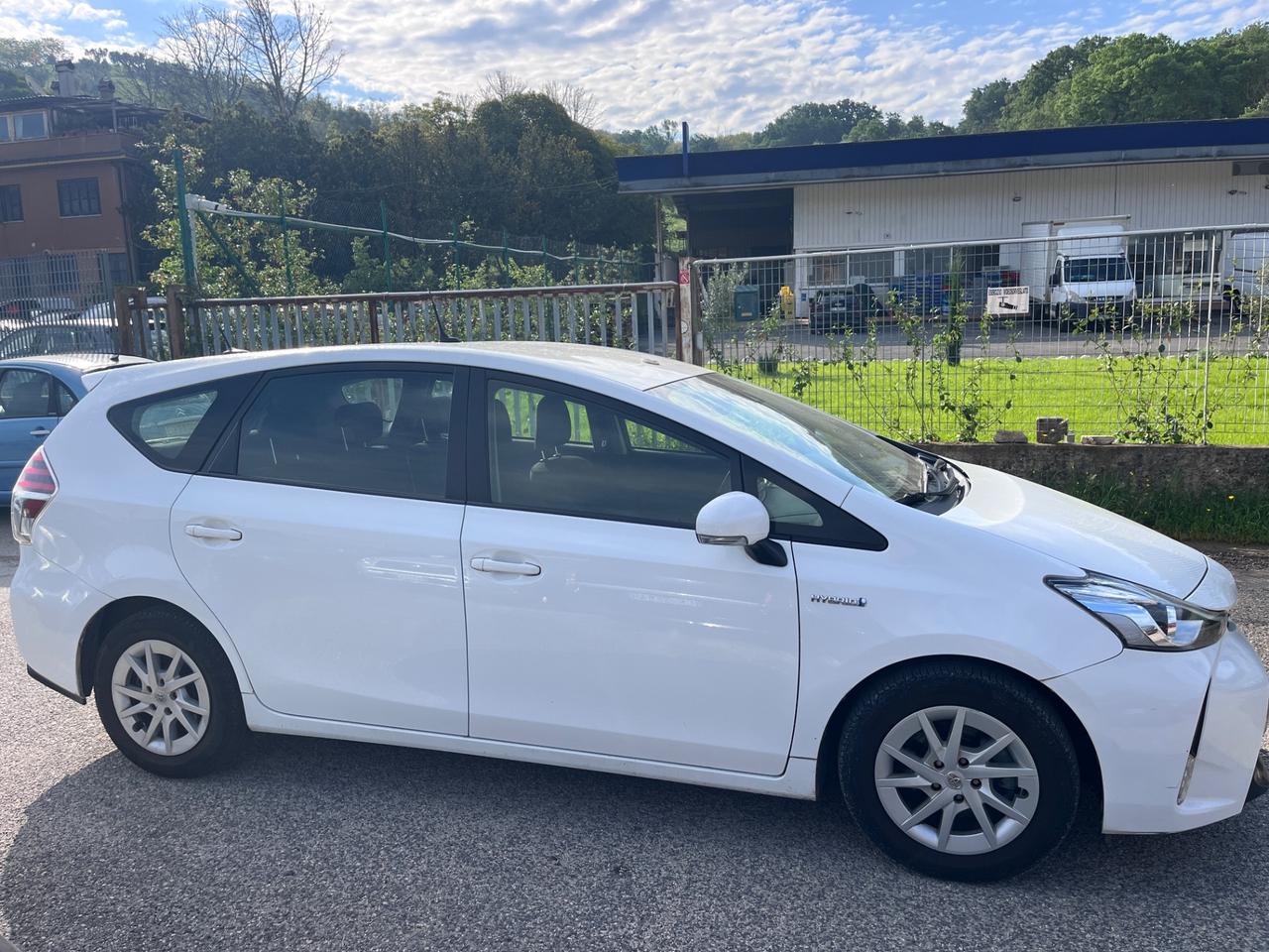 Toyota Prius 1.8 AWD Lounge