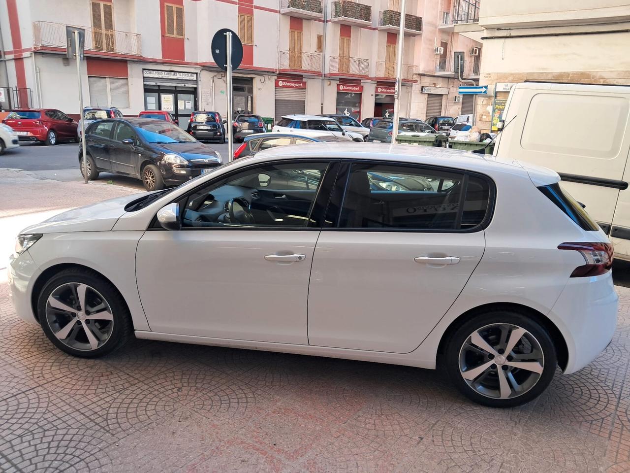 PEUGEOT 308 1.6 HDI 92 CV-NEOPATENTATI-Euro6990