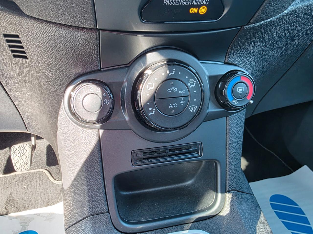 Ford Fiesta 1.5 TDCi Black & White Edition