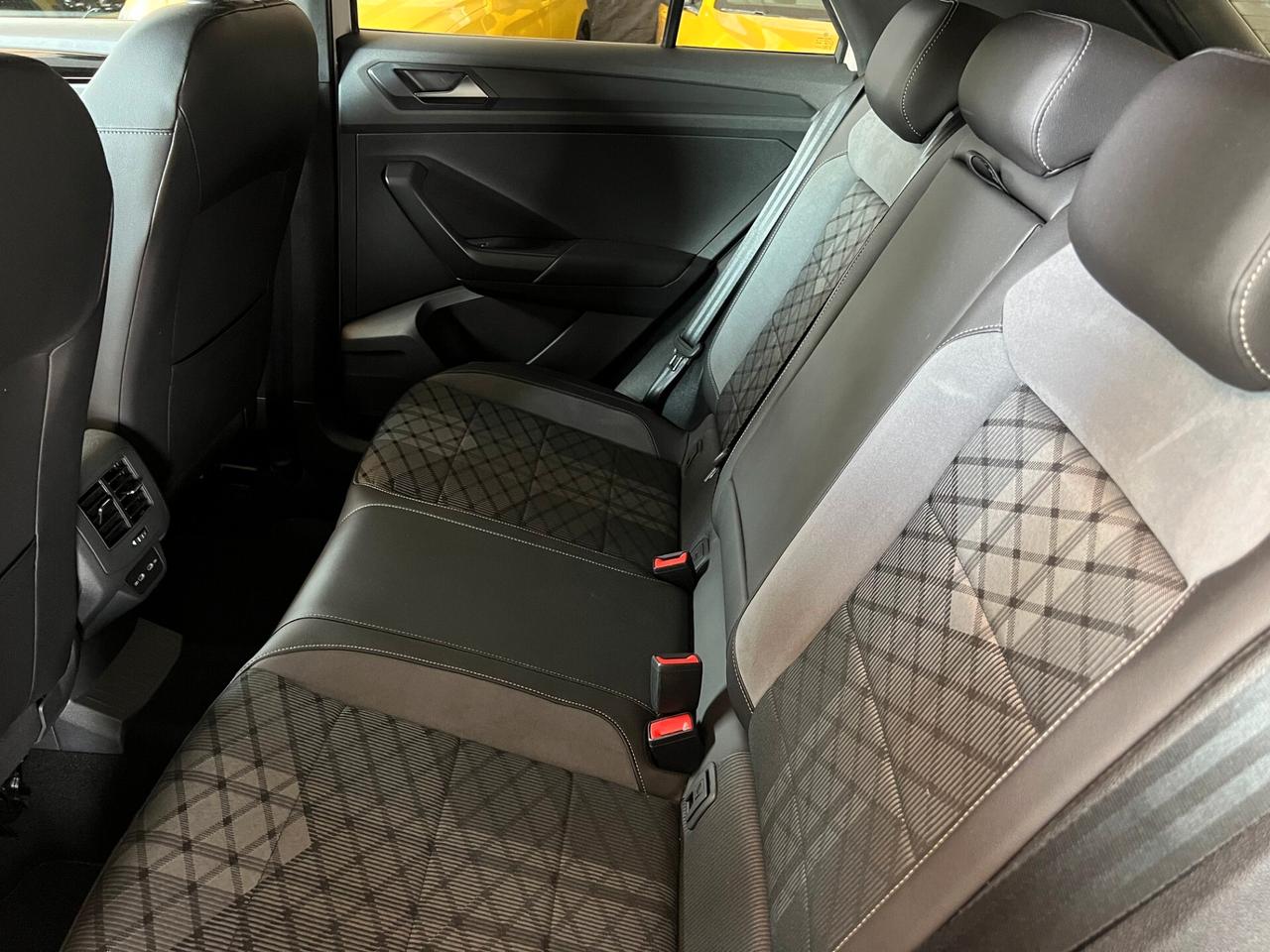 Volkswagen T-Roc 2.0 TDI SCR 150 CV DSG 4MOTION R-Line