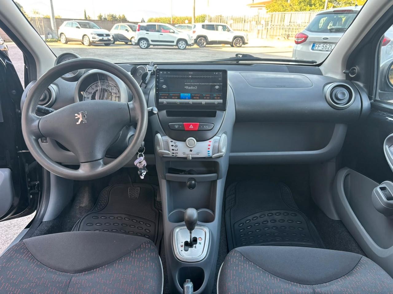 Peugeot 107 1.0 68CV 5p. Sweet Years automatica