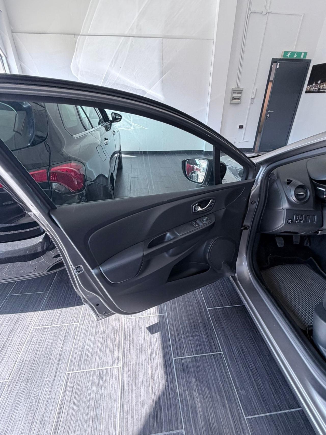 Clio 1.2 75CV GPL CASA MADRE