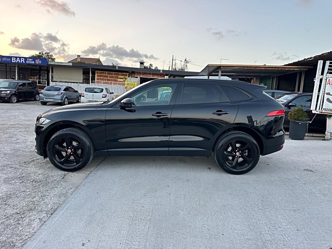 Jaguar F-Pace 2.0 D 180 CV Portfolio Unico Proprietario Garanzia 24 Mesi !!