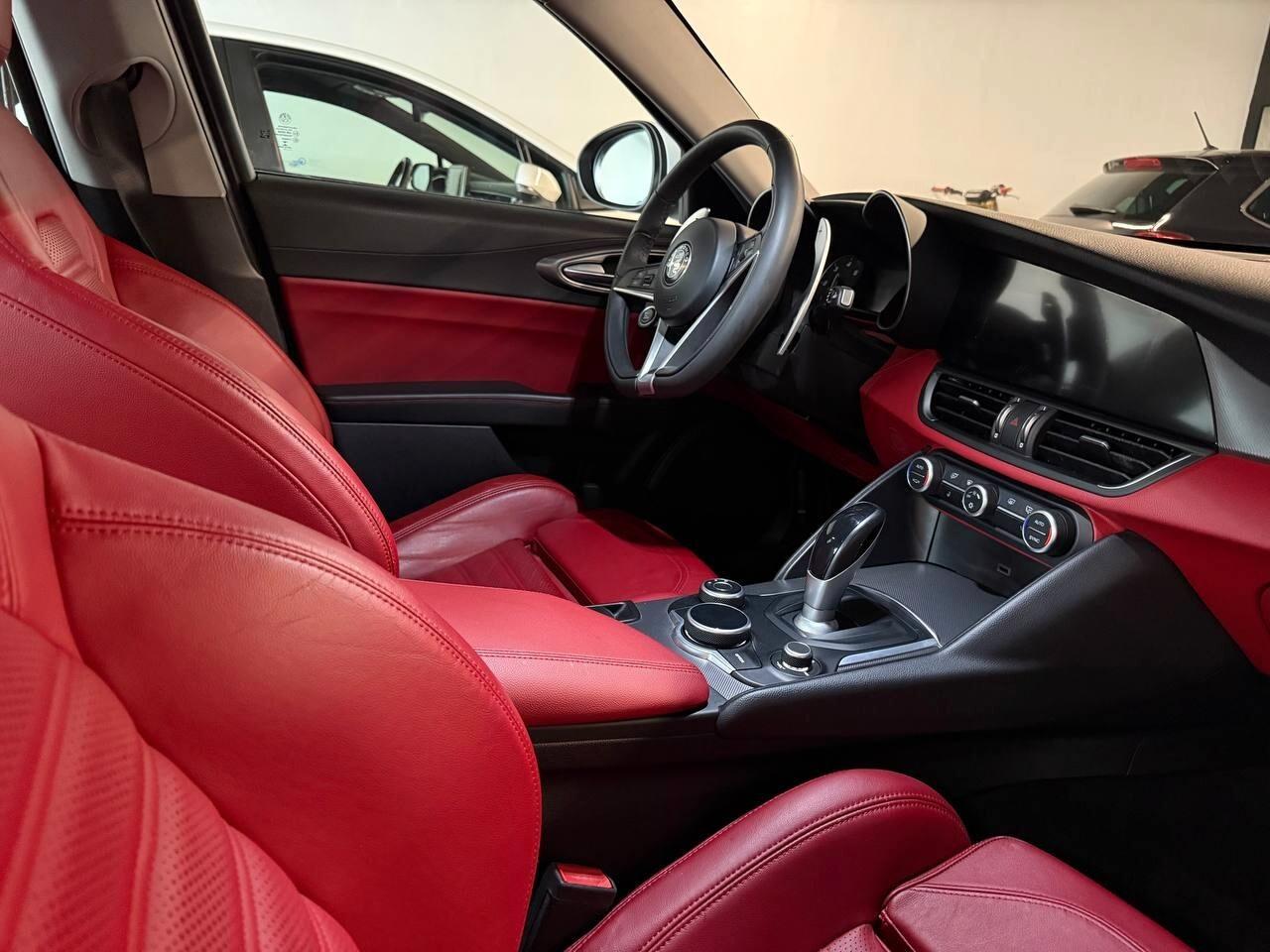 Alfa Romeo Giulia 2.2 Turbodiesel 210 CV AT8 AWD Q4 Veloce