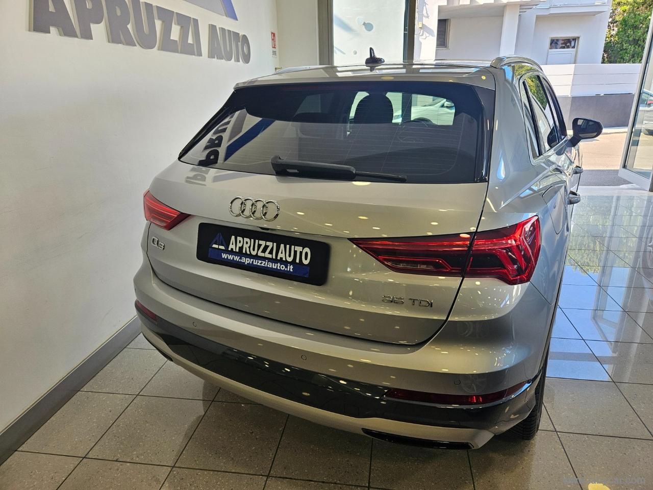 AUDI Q3 35 TDI S tronic Business Advanced