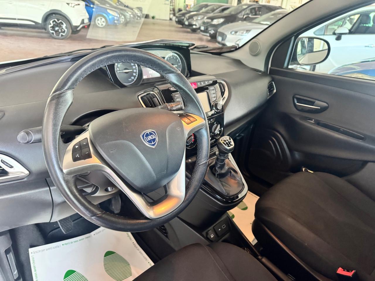 Lancia Ypsilon 1.0 FireFly 5 porte S&S Hybrid Ecochic Gold