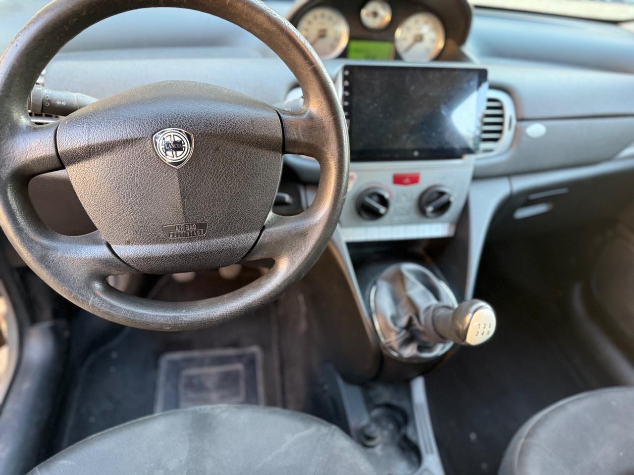 Lancia Ypsilon 1.3 MJT 75 CV Platino