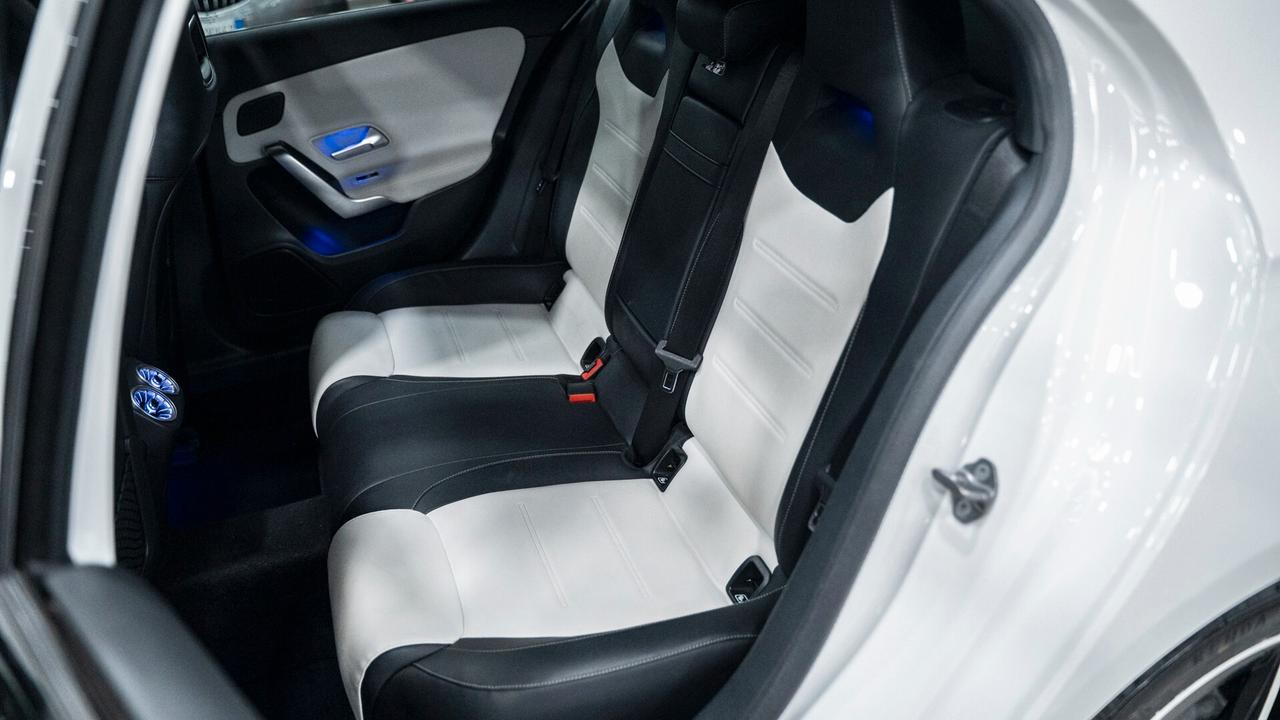 Mercedes-benz A 180 D PREMIUM PLUS AMG TETTO PACK LUCI MULTIBEAM FULL