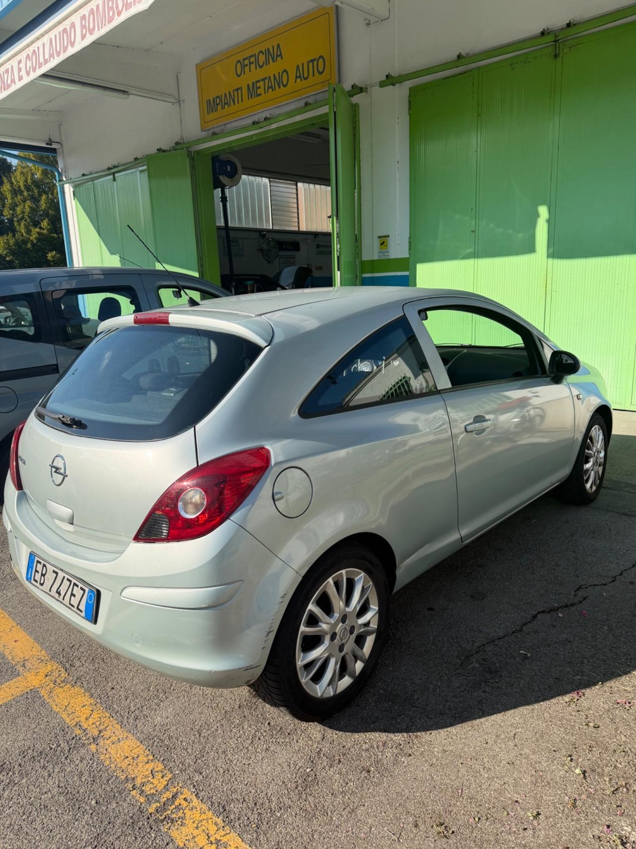 Opel Corsa 1.2 3 porte Sport