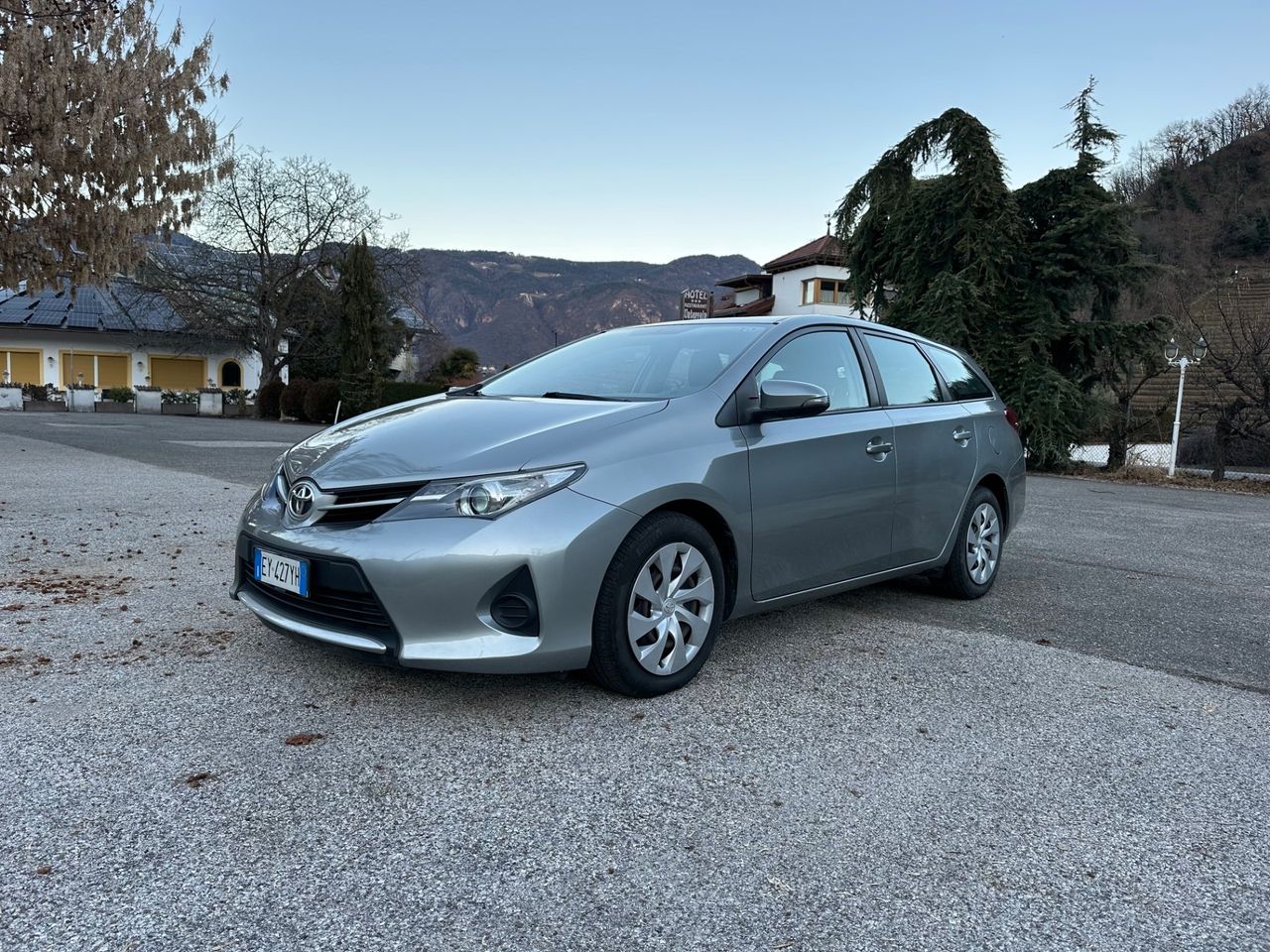 Toyota Auris 2015 photo 4