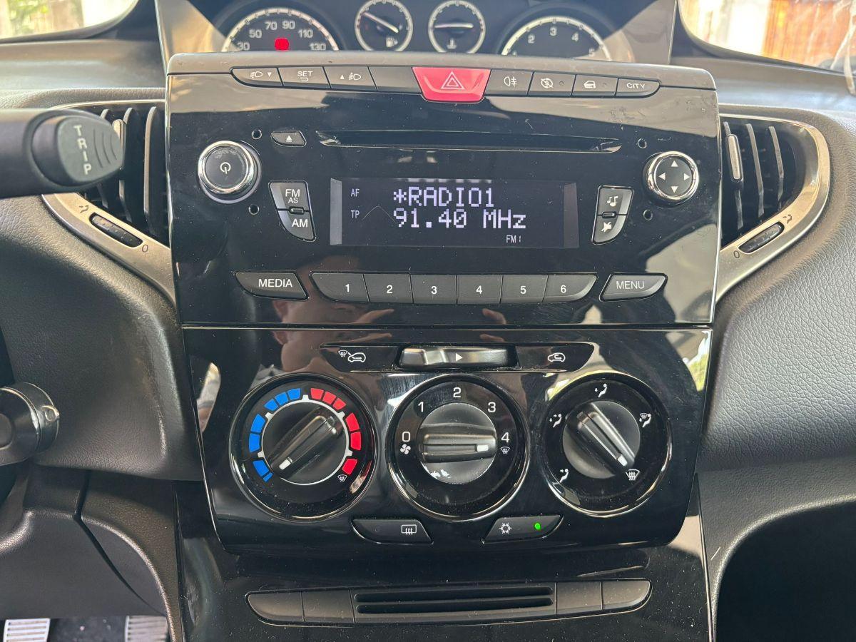 Lancia Ypsilon 1.2 70cv 5 porte Gold Neop.Ok