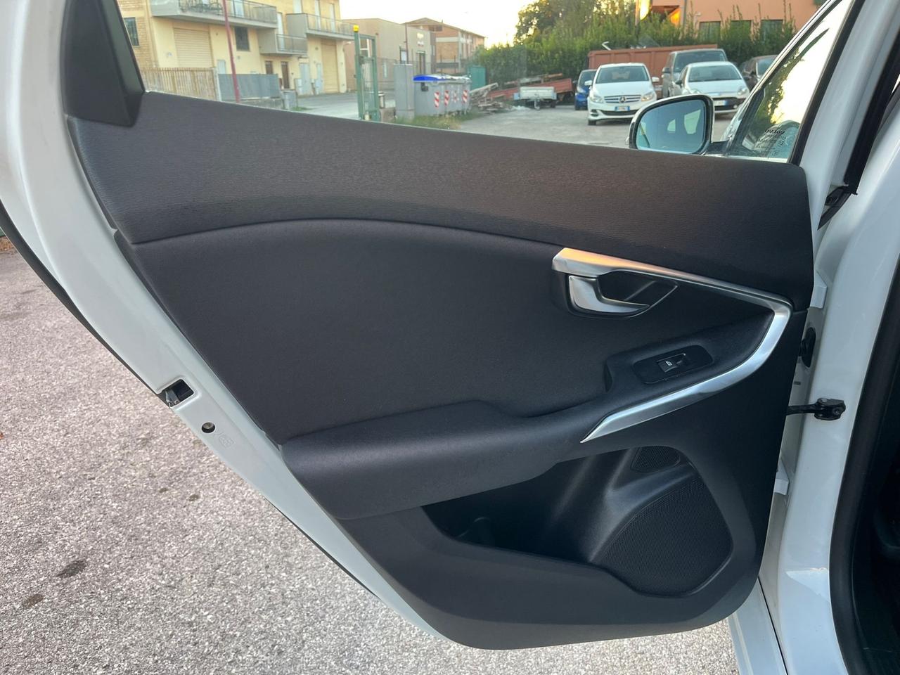 Volvo V40 D2 1.6 Diesel Summum