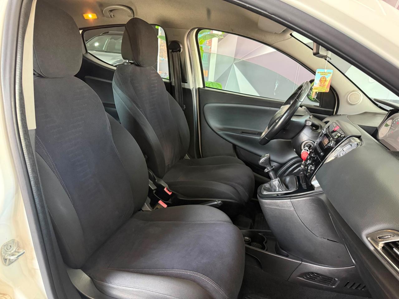 Lancia Ypsilon 1.2 69 CV 5 porte S&S Silver-2013