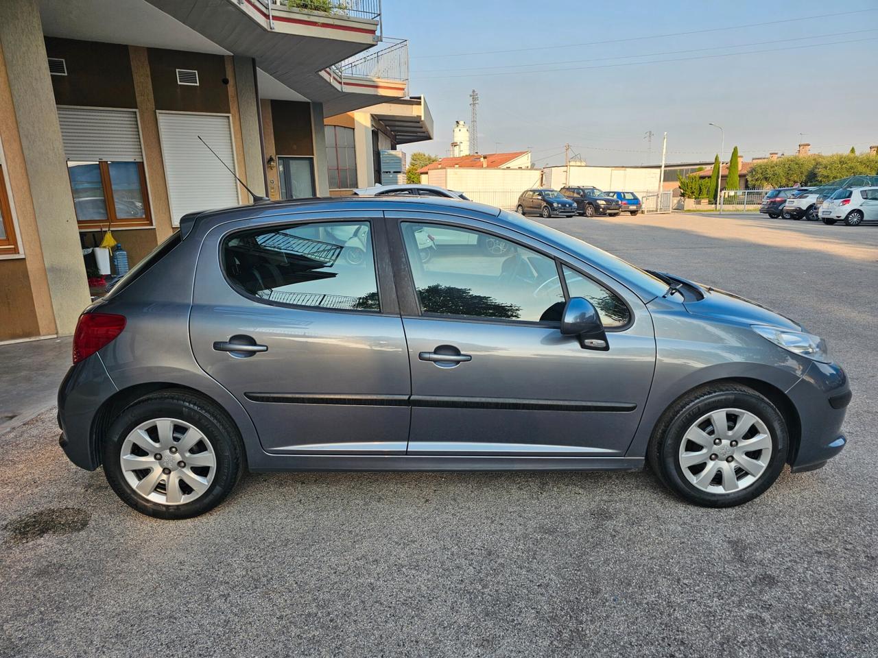 Peugeot 207 1.4 8V 75CV 5p. GPL