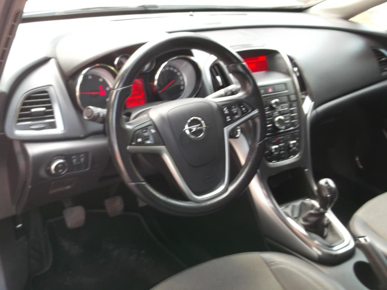 Opel Astra 1.7 CDTI Berlina Neop. 2011