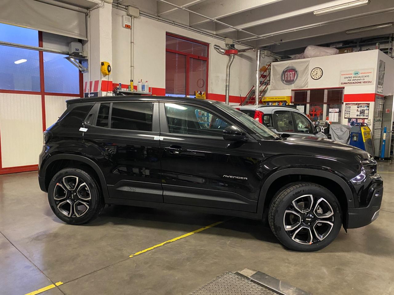 Jeep Avenger 1.2 Turbo 100 CV MHEV Summit