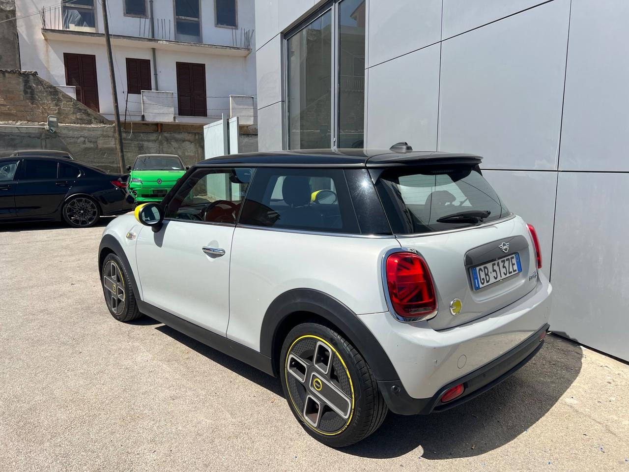 Mini Cooper SE XL possibilità noleggio no scoring
