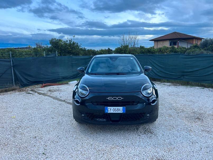 Fiat 600 Hybrid 110 CV DCT MHEV La Prima