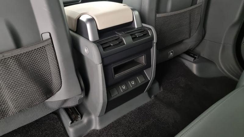 Land Rover Defender 110 3.0D I6 250 CV AWD Auto X-Dynamic SE