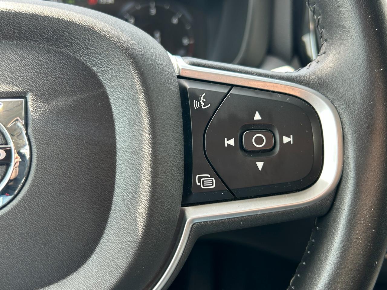 Volvo XC60 2.0 b4 Momentum awd auto