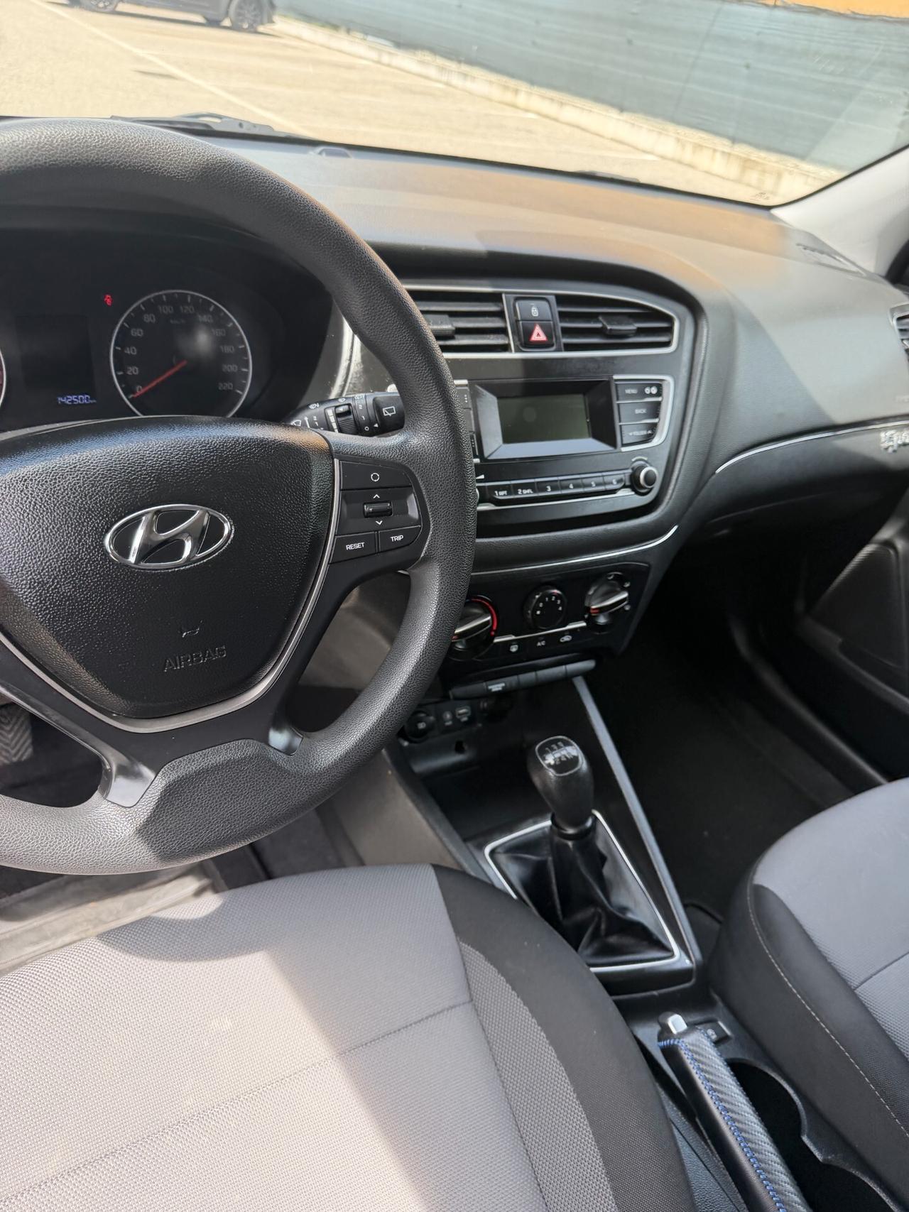 Hyundai i20 1.2 - NEOPATENTATI - 12 MESI DI GARANZIA -