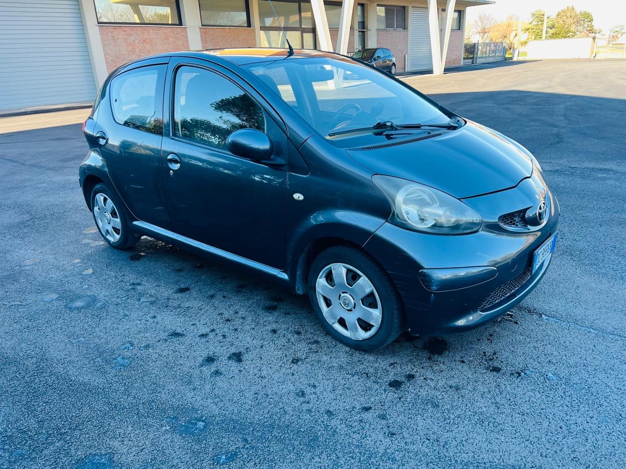 Toyota Aygo 1.0 12V VVT-i 5 porte Sol
