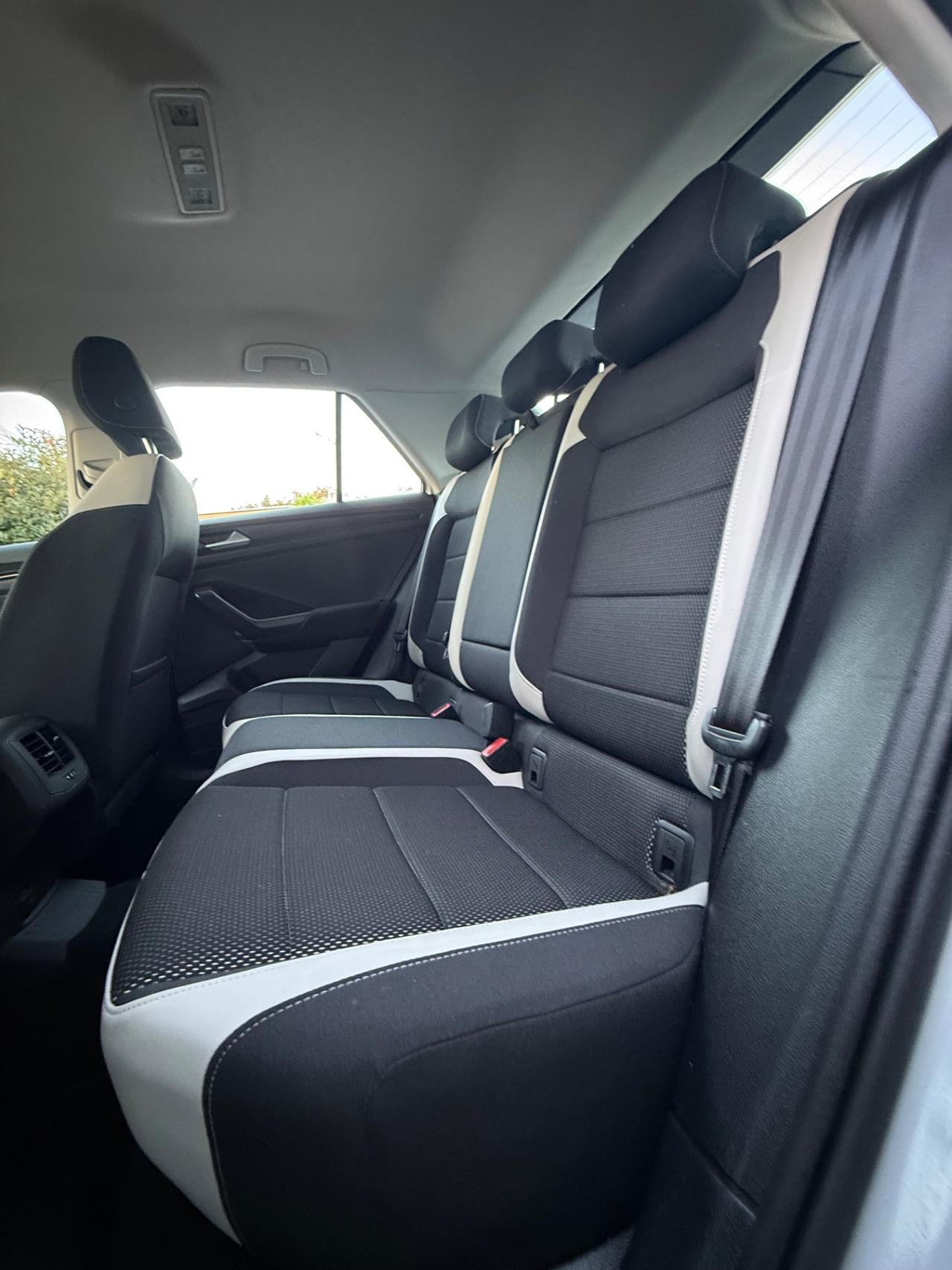 Volkswagen T-Roc 1.6 TDI Advanced,Full LED,cerchi 18”,LED ambiente,ecc.