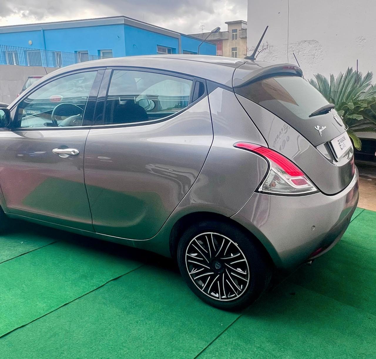 Lancia Ypsilon 1.0 FireFly 5 porte S&S Hybrid Gold Plus