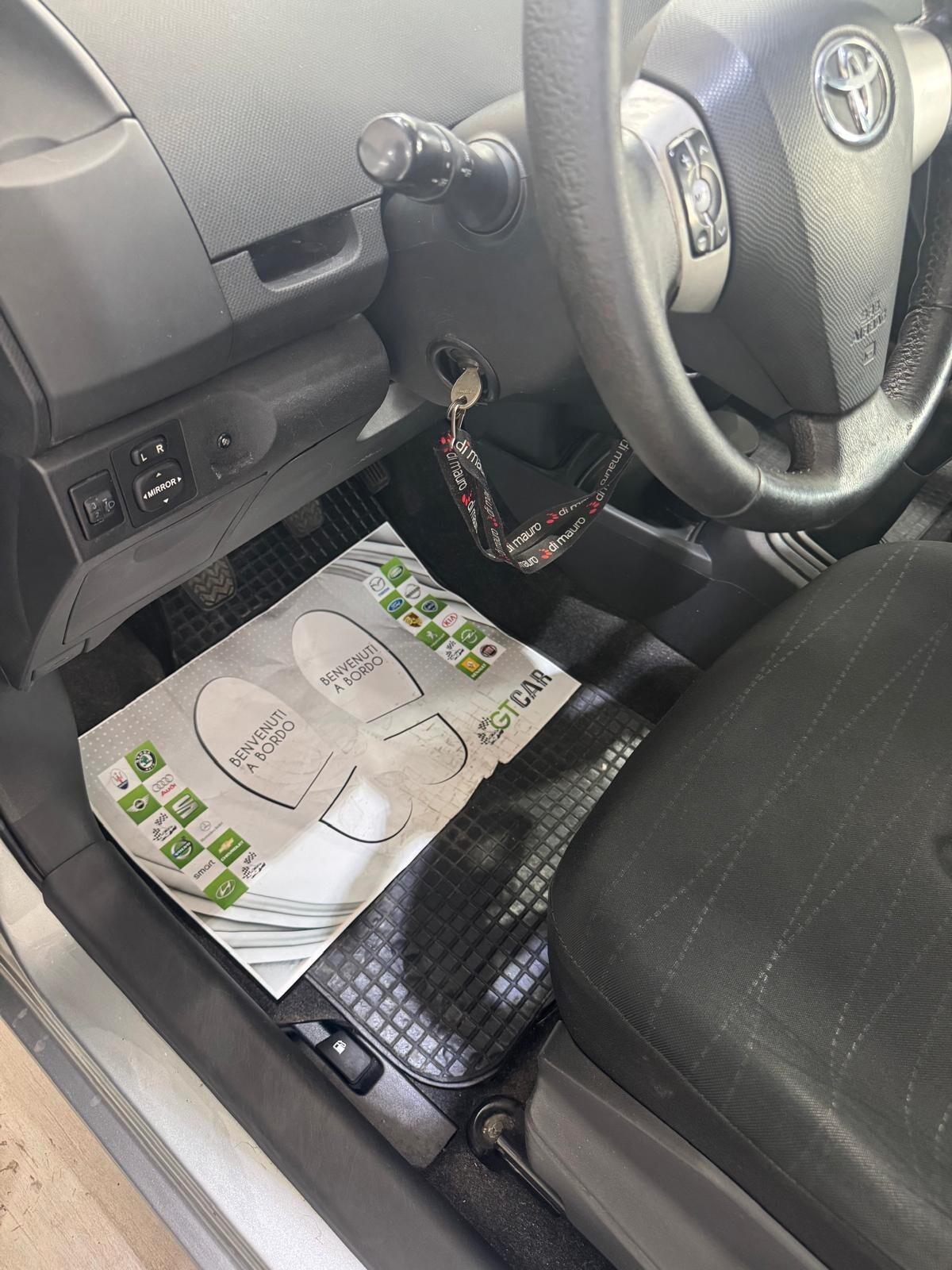 Toyota Yaris 1.0 5 porte