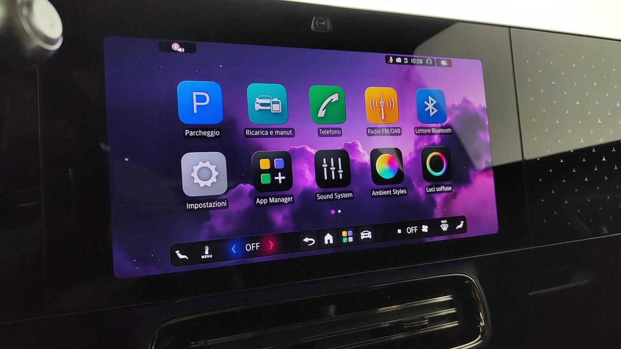 Mercedes-Benz GLB 250+ con tecnologia EQ