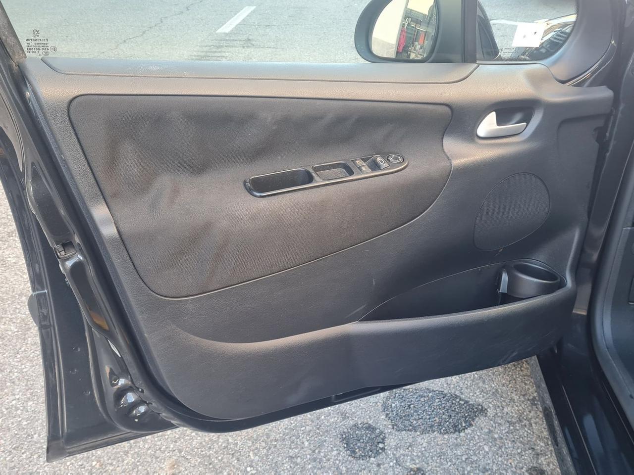 Peugeot 207 1.4 HDI FAP 70 X-Line #8141