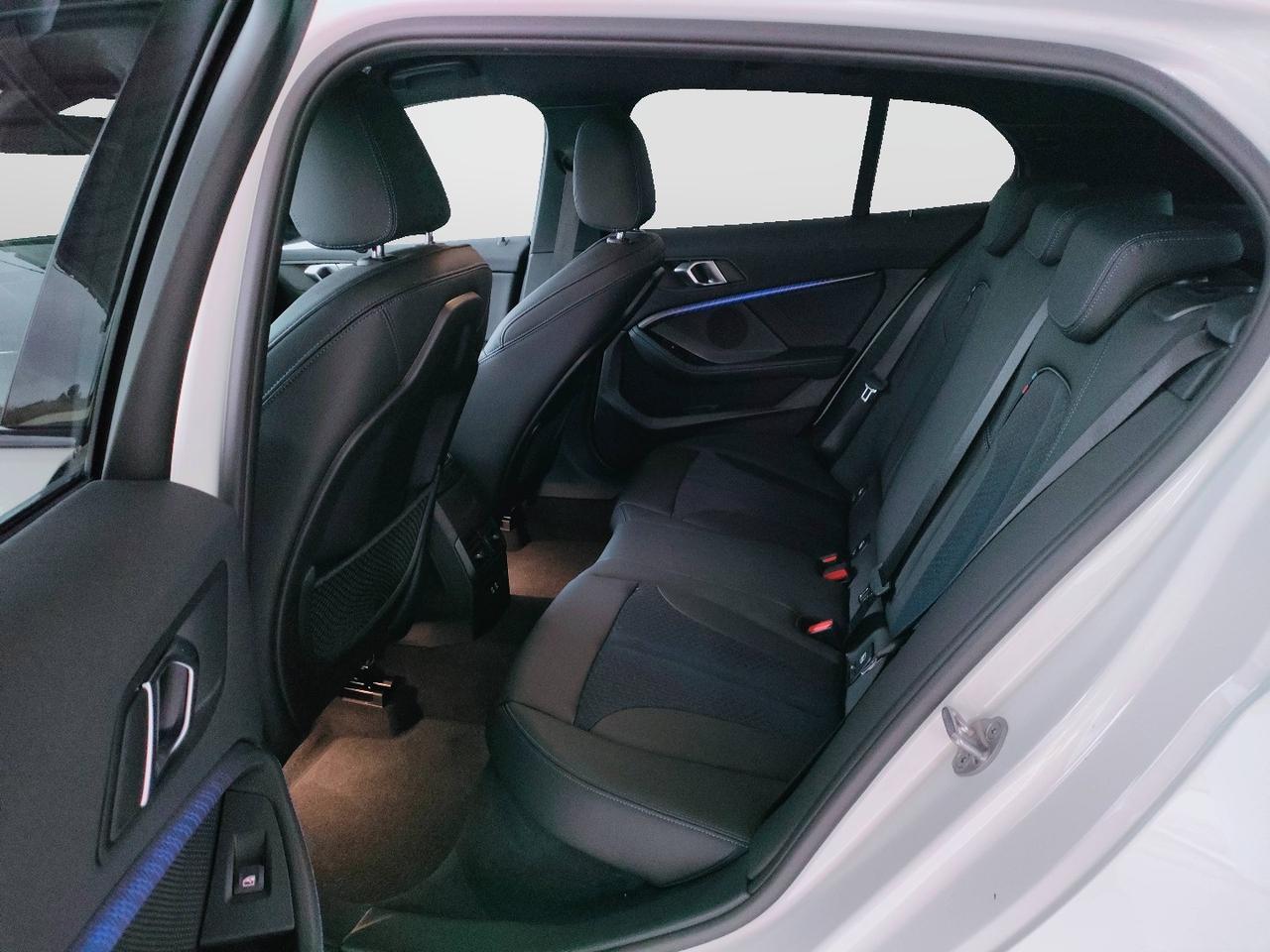 BMW Serie 1 F40 - 118d Msport auto