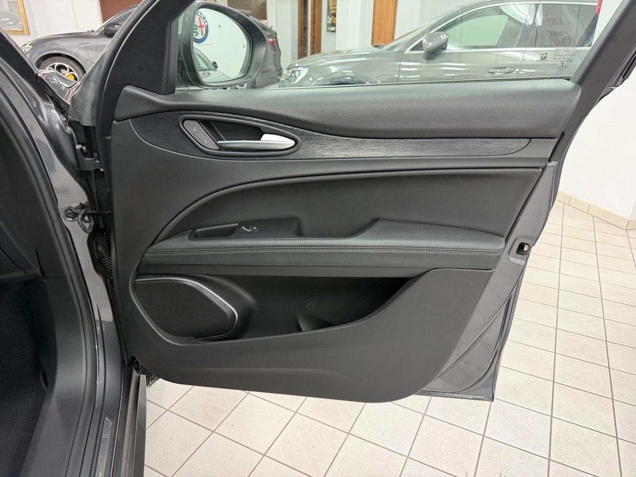 Alfa Romeo Stelvio 2.2 TD 160 CV SUPER BUSINESS NAVI RETROCAMERA SENSORI ANTERIORI E POSTERIORI PERFETTA UNIPRO'