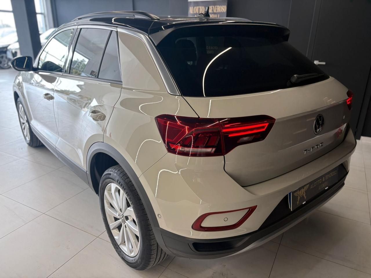 Volkswagen T-Roc 1.5 TSI 150 CV DSG 28.000 KM 2023