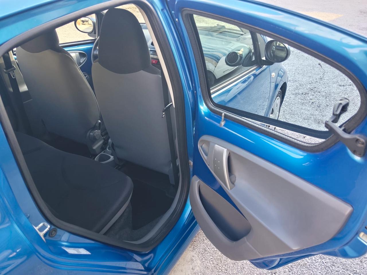 Toyota Aygo 1.0 12V VVT-i 5 porte Now 2011