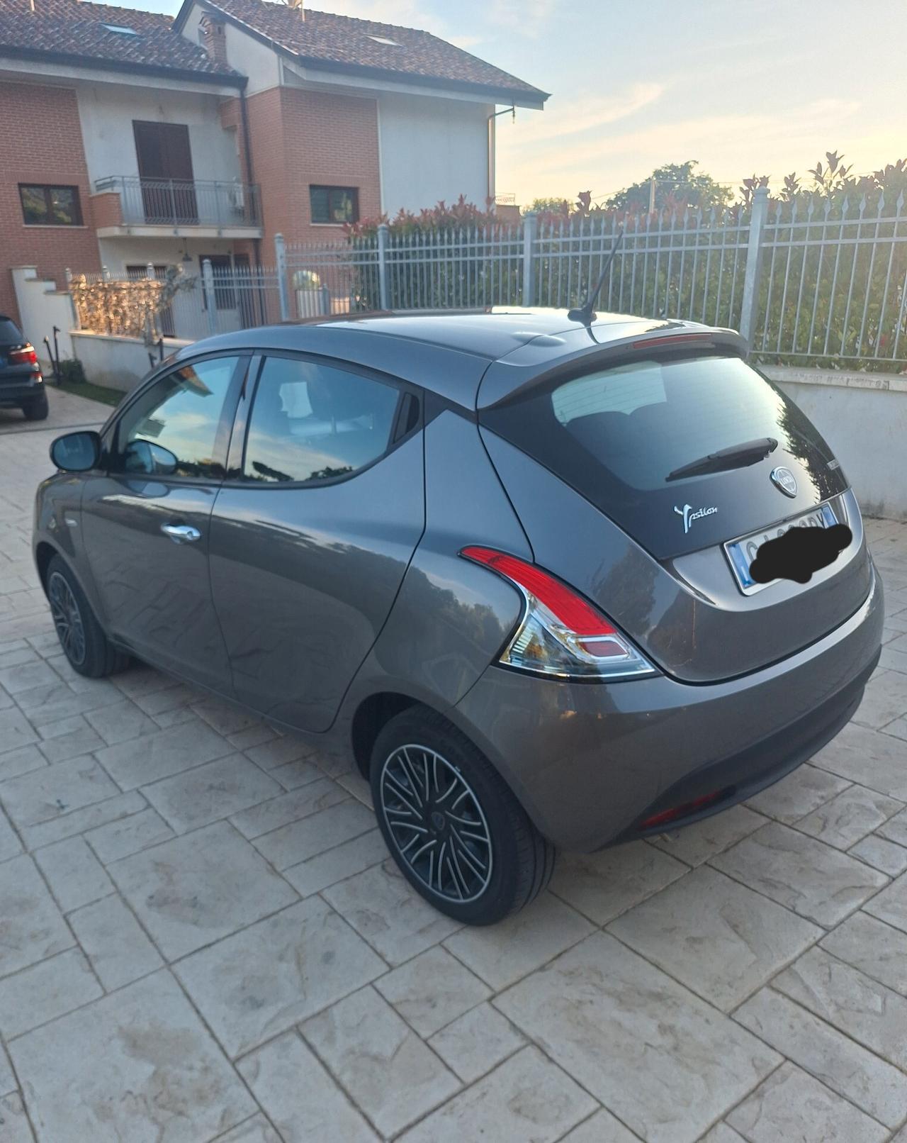 Lancia Ypsilon 1.0 FireFly 5 porte S&S Hybrid Silver Plus