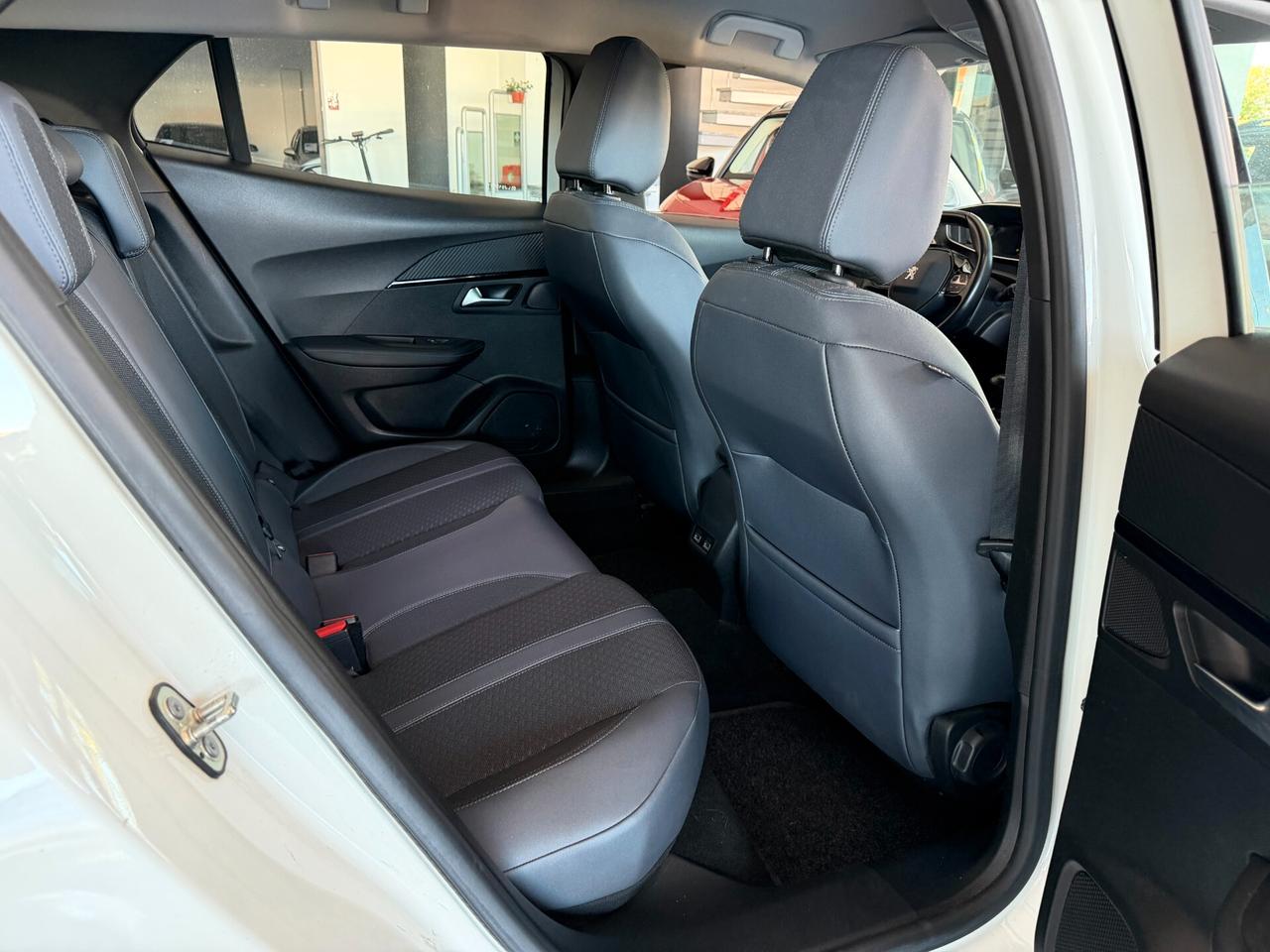 Peugeot 2008 PureTech 130 S&S Allure (96kw)