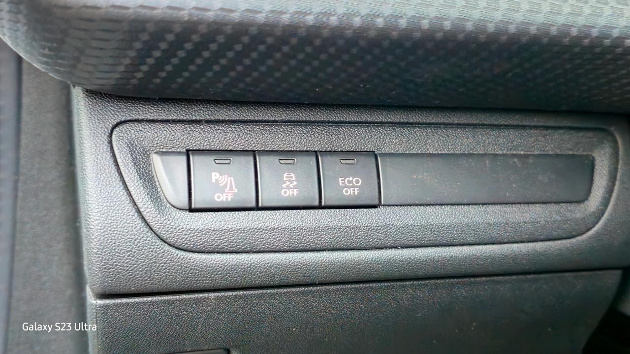 Suv PEUGEOT 2008 EURO 6B OK NEOPATENTATI GARANZIA 12 MESI