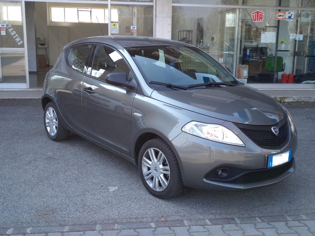 Lancia Ypsilon 1.2 69 CV 5 porte Elefantino Blu OK NEOPATENTATI