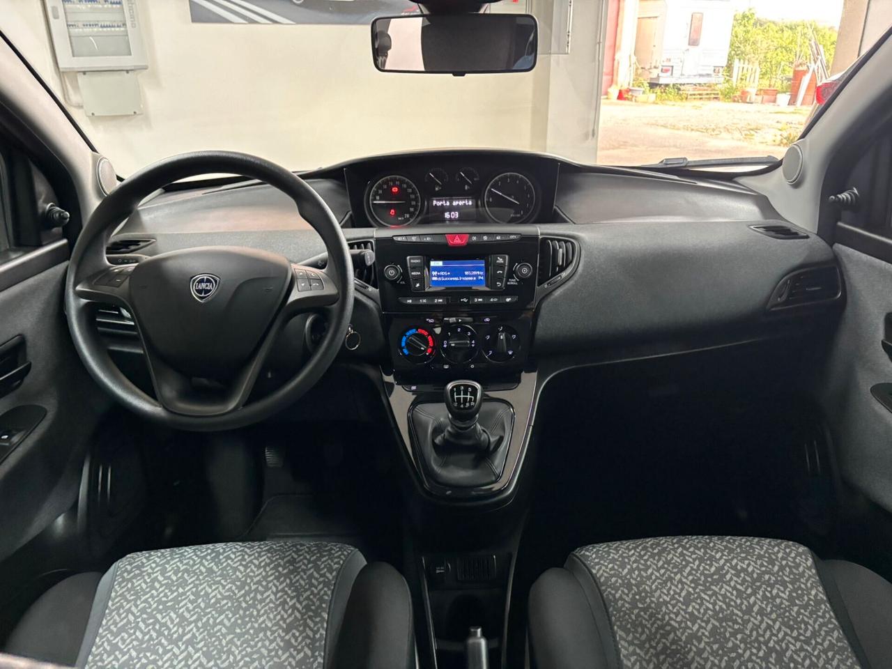 Lancia Ypsilon 1.0 FireFly 5 porte S&S Hybrid Silver Plus